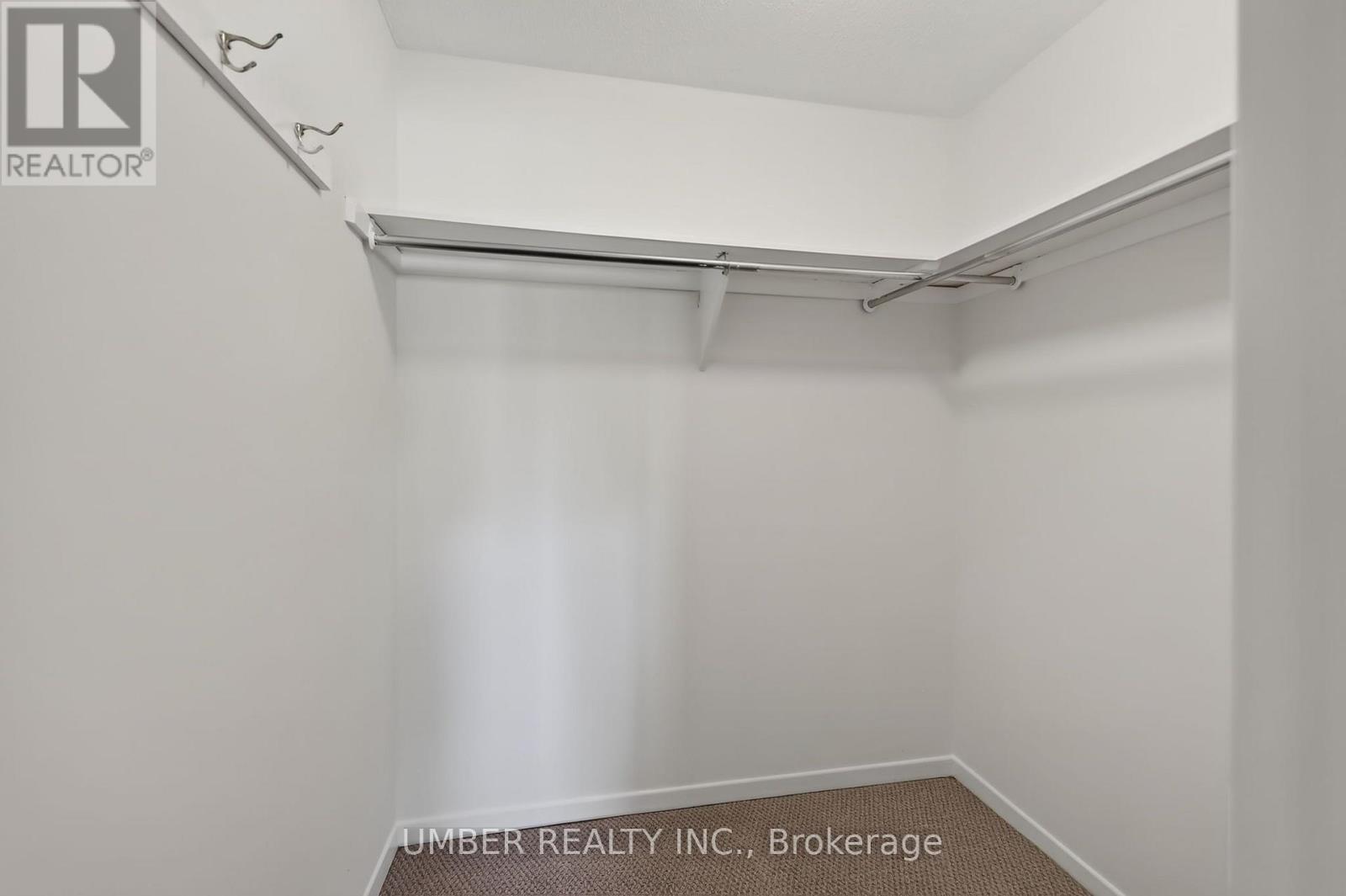 120 Hawk Crescent — photo 29