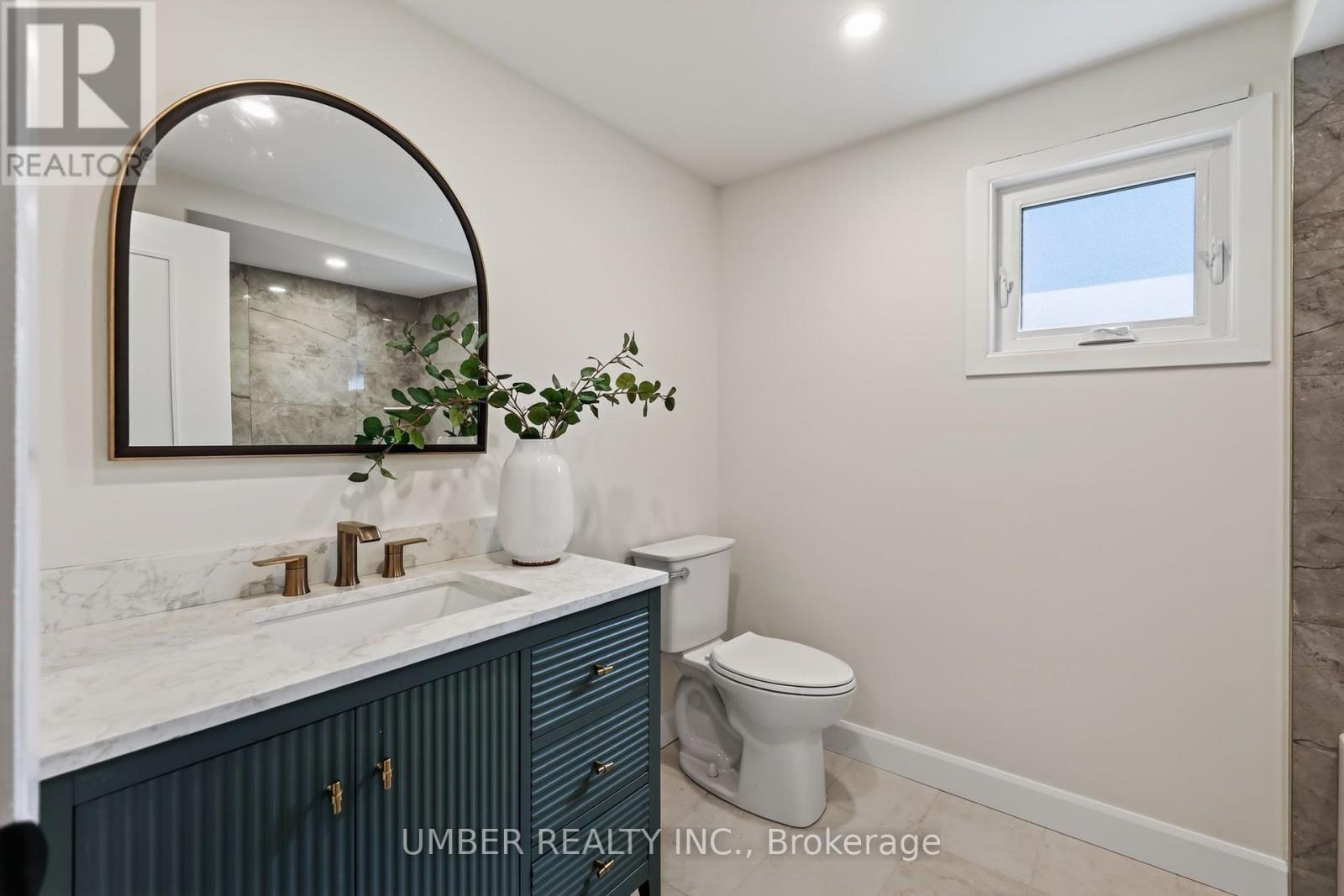 120 Hawk Crescent — photo 31