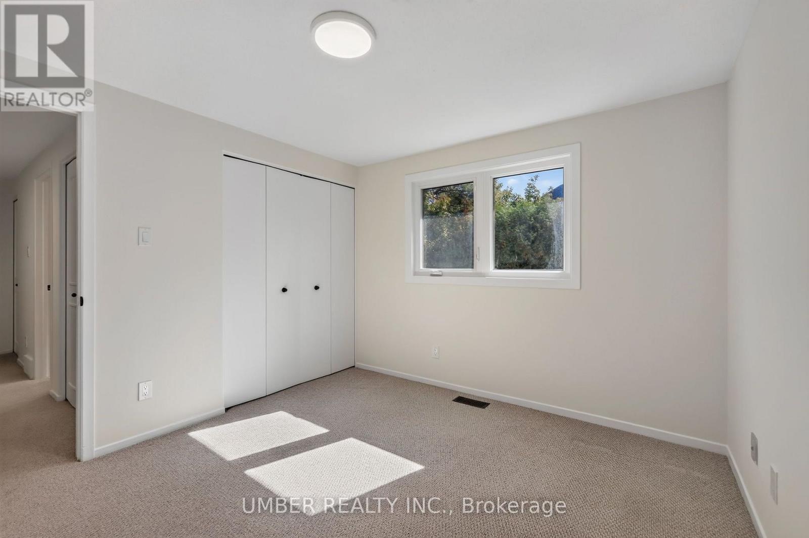 120 Hawk Crescent — photo 32