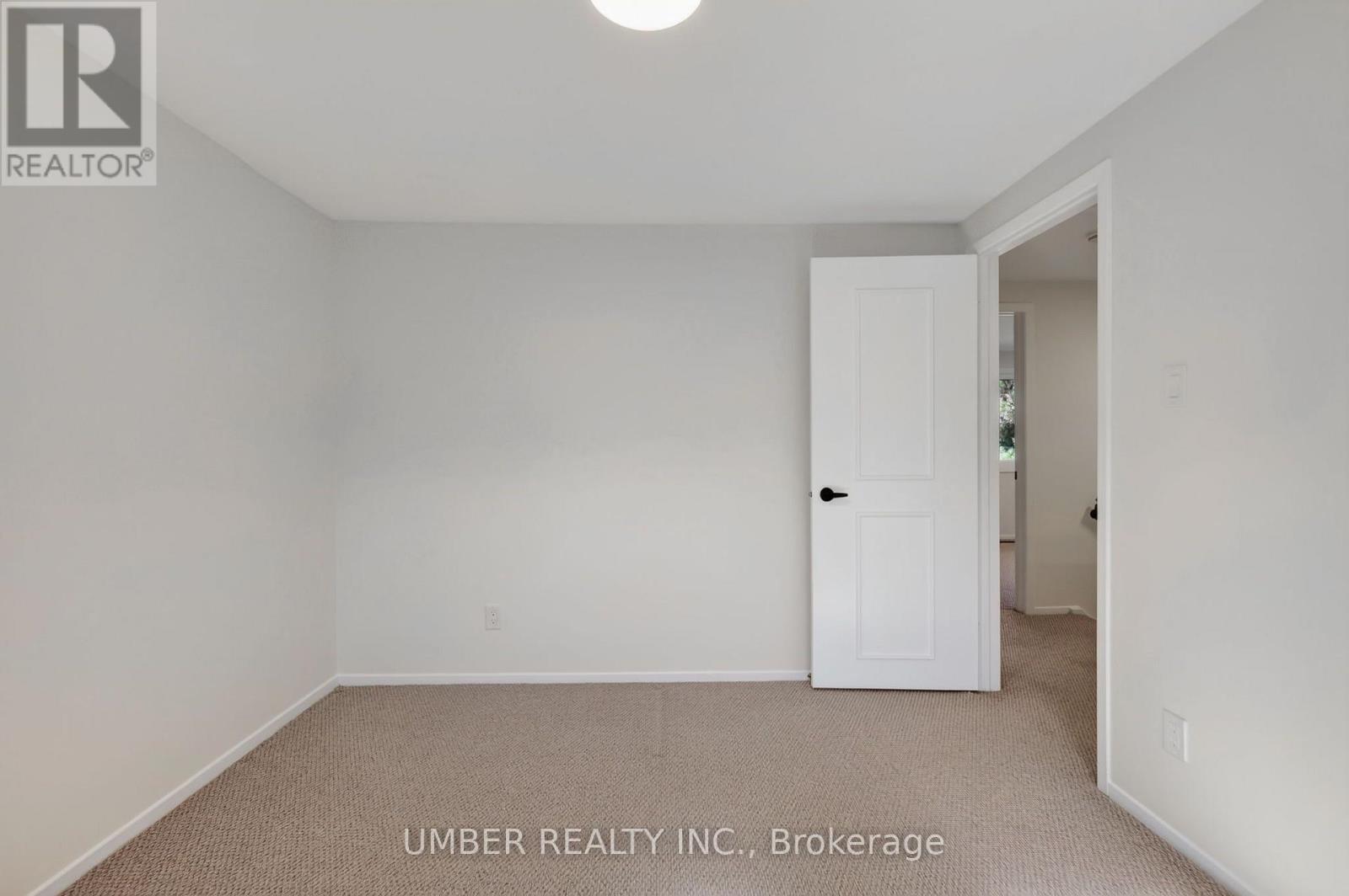 120 Hawk Crescent — photo 33