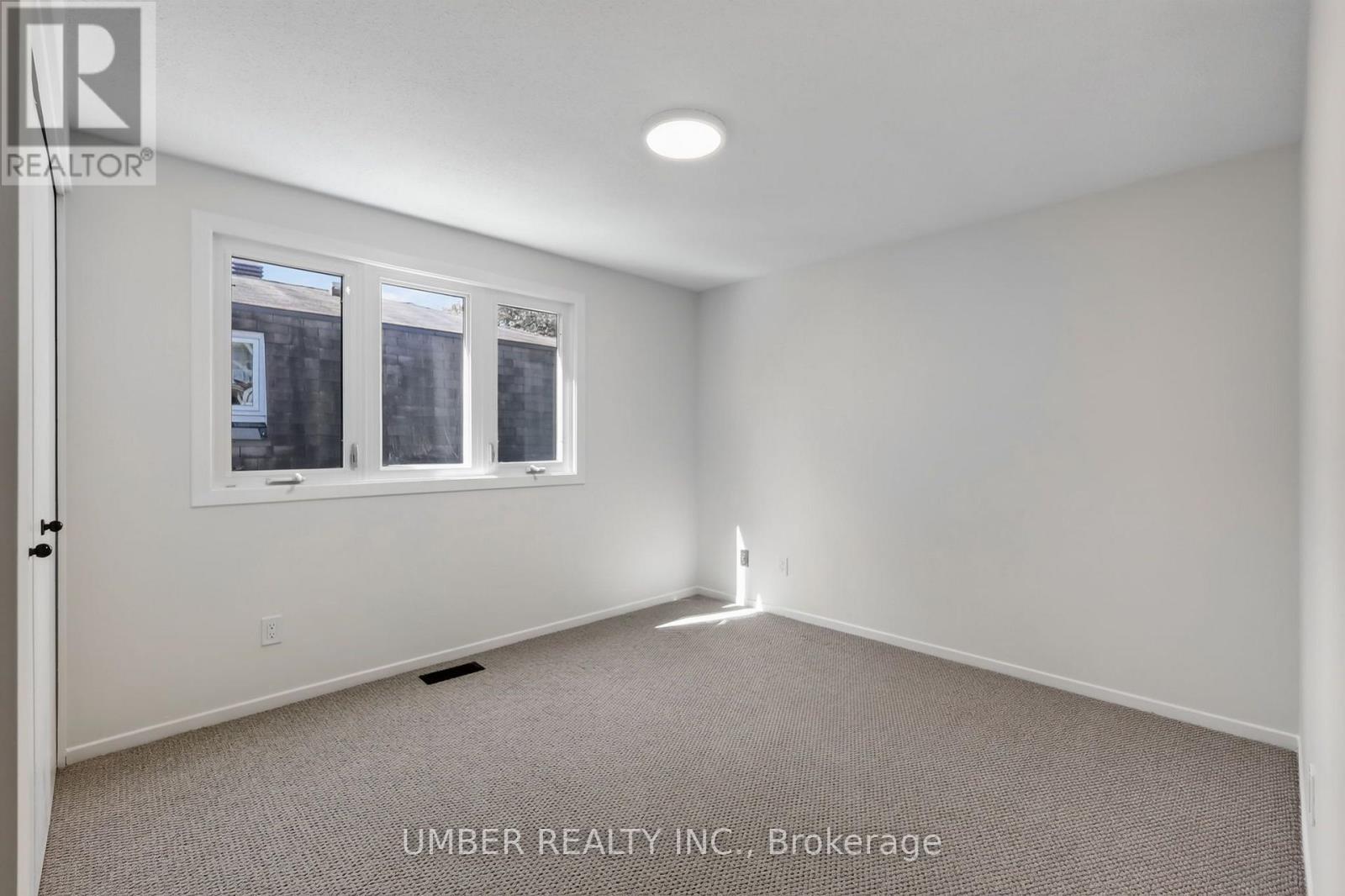 120 Hawk Crescent — photo 34