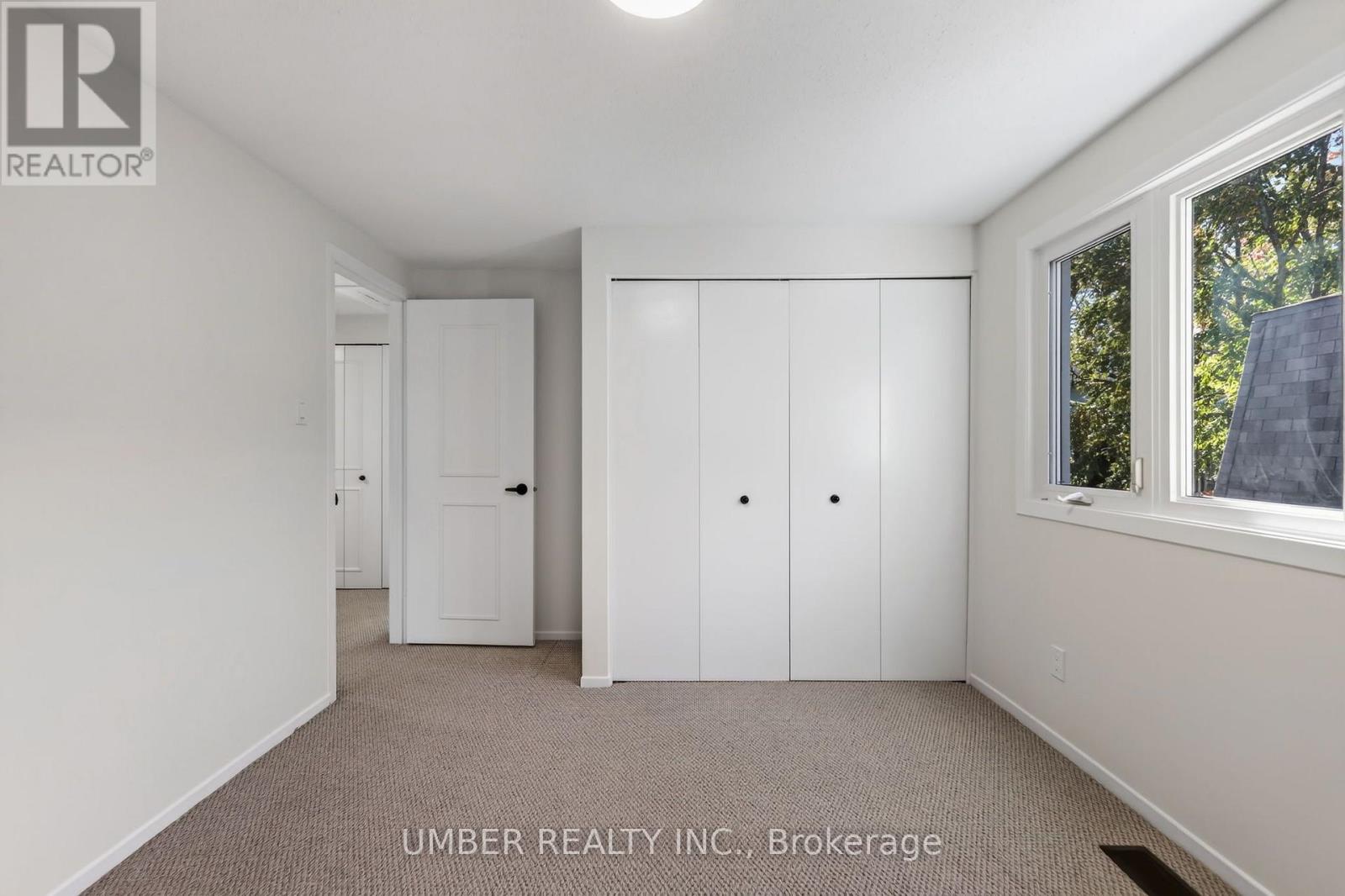 120 Hawk Crescent — photo 35