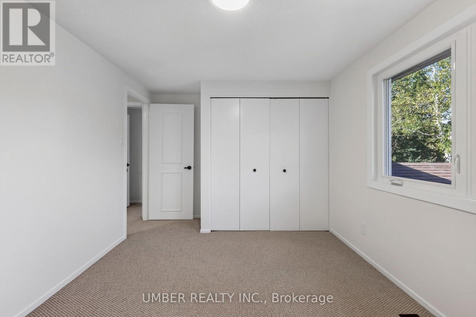120 Hawk Crescent — photo 37