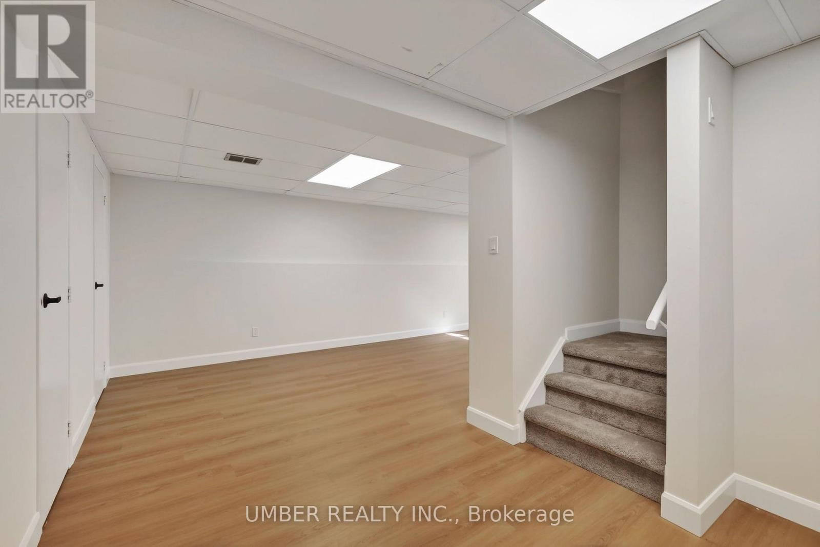 120 Hawk Crescent — photo 39