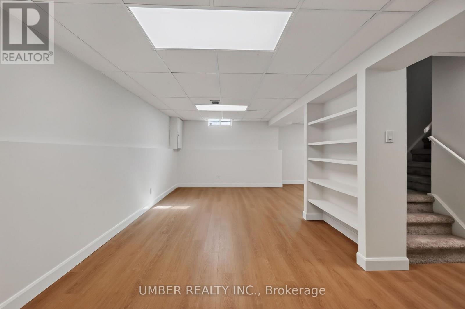 120 Hawk Crescent — photo 40