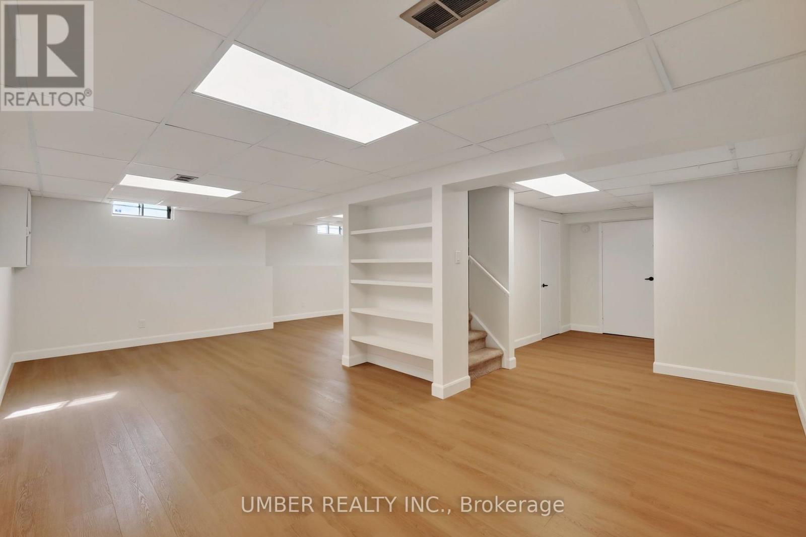 120 Hawk Crescent — photo 41