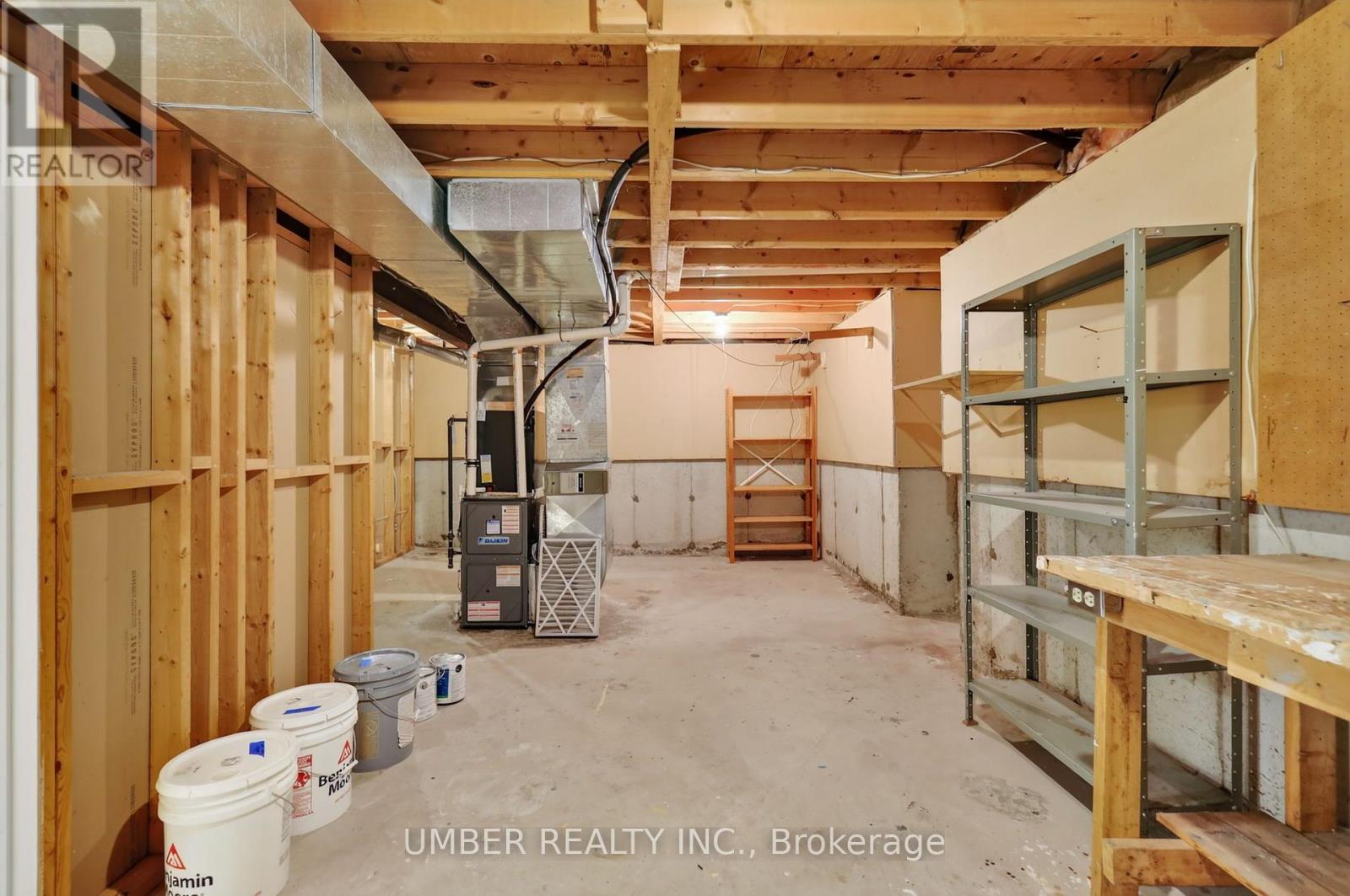 120 Hawk Crescent — photo 44