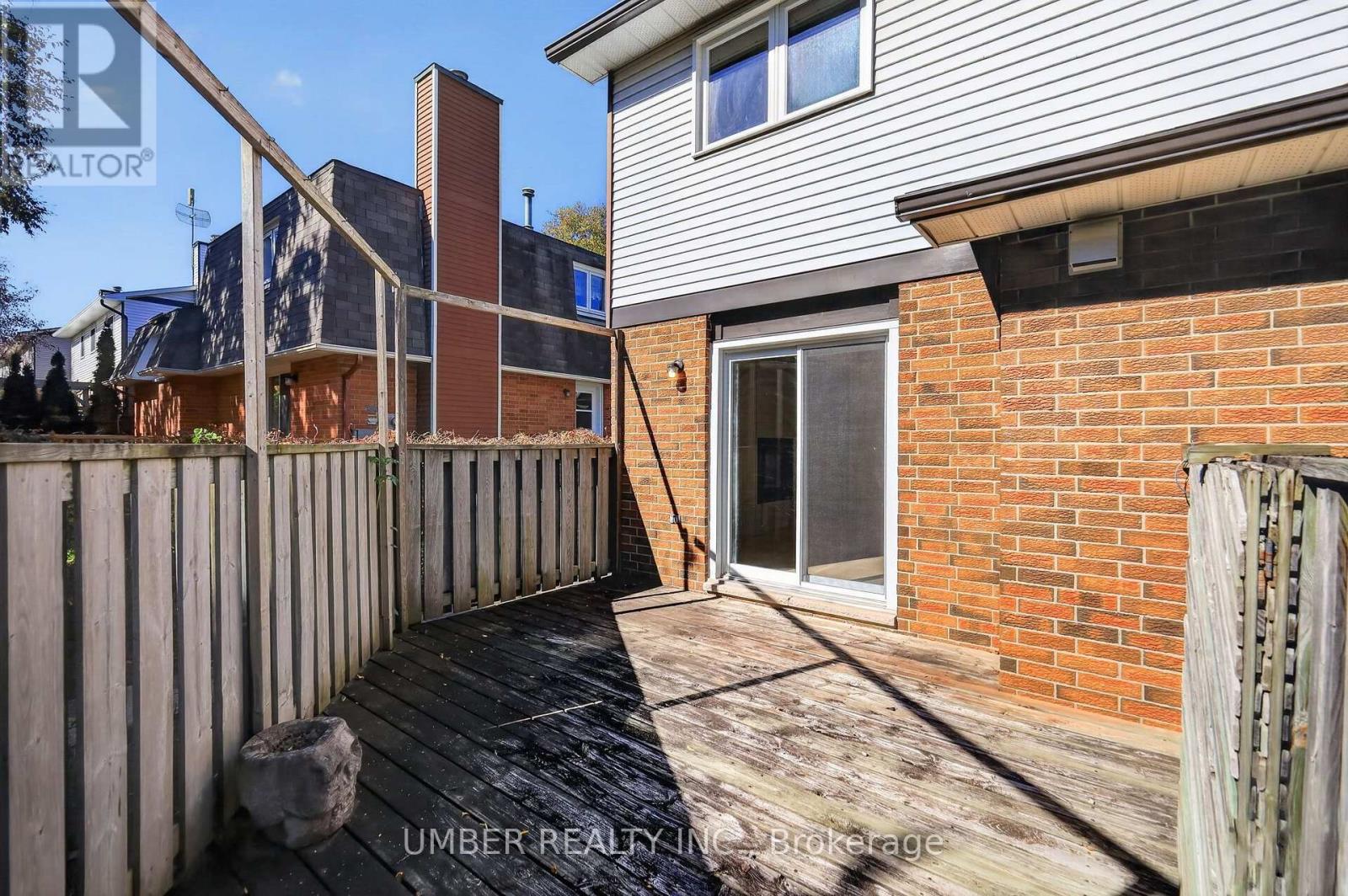 120 Hawk Crescent — photo 46