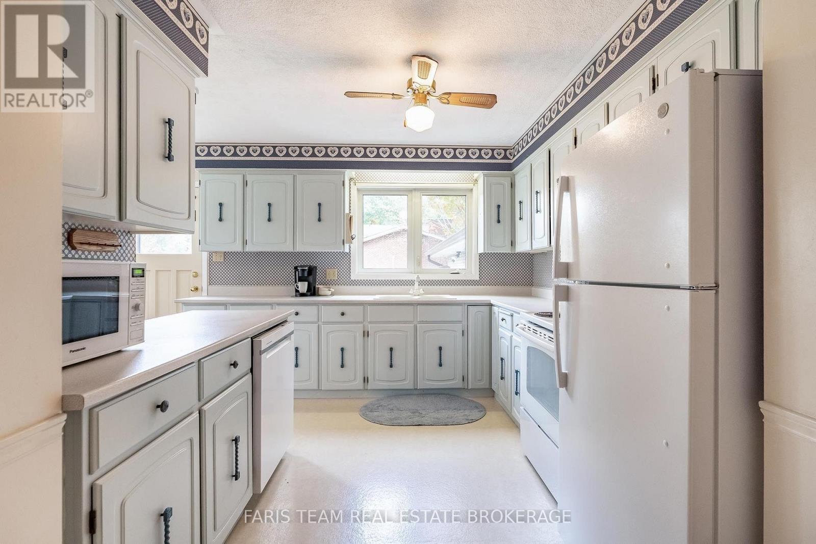 40 Stunden Lane, Barrie, ON photo 5