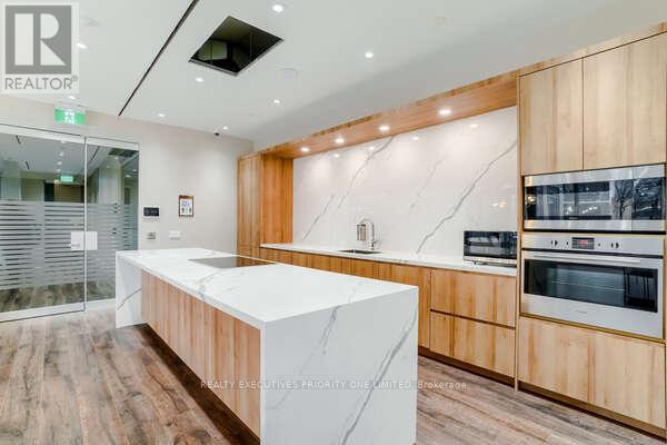 #601 21 PARK STREET E - 11
