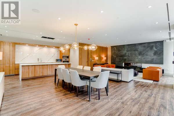 601- 21 Park Street East, Mississauga, ON photo 9