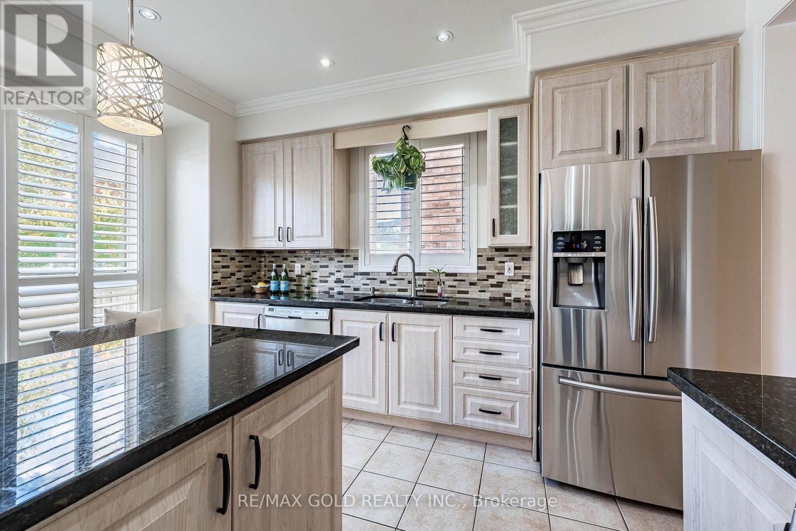 21 Mistybrook Crescent, Brampton, ON photo 14