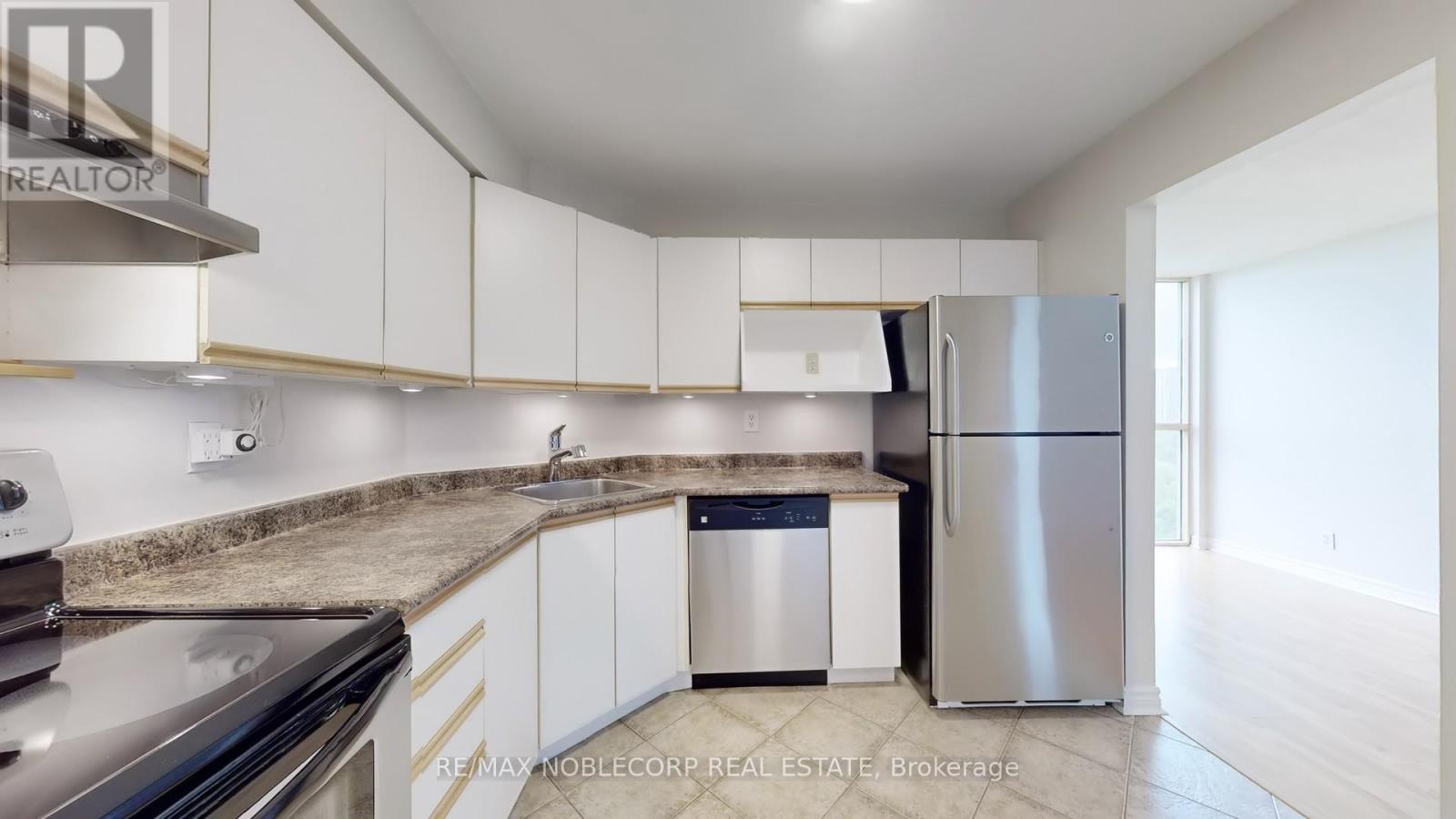41 Markbrook Lane — photo 10
