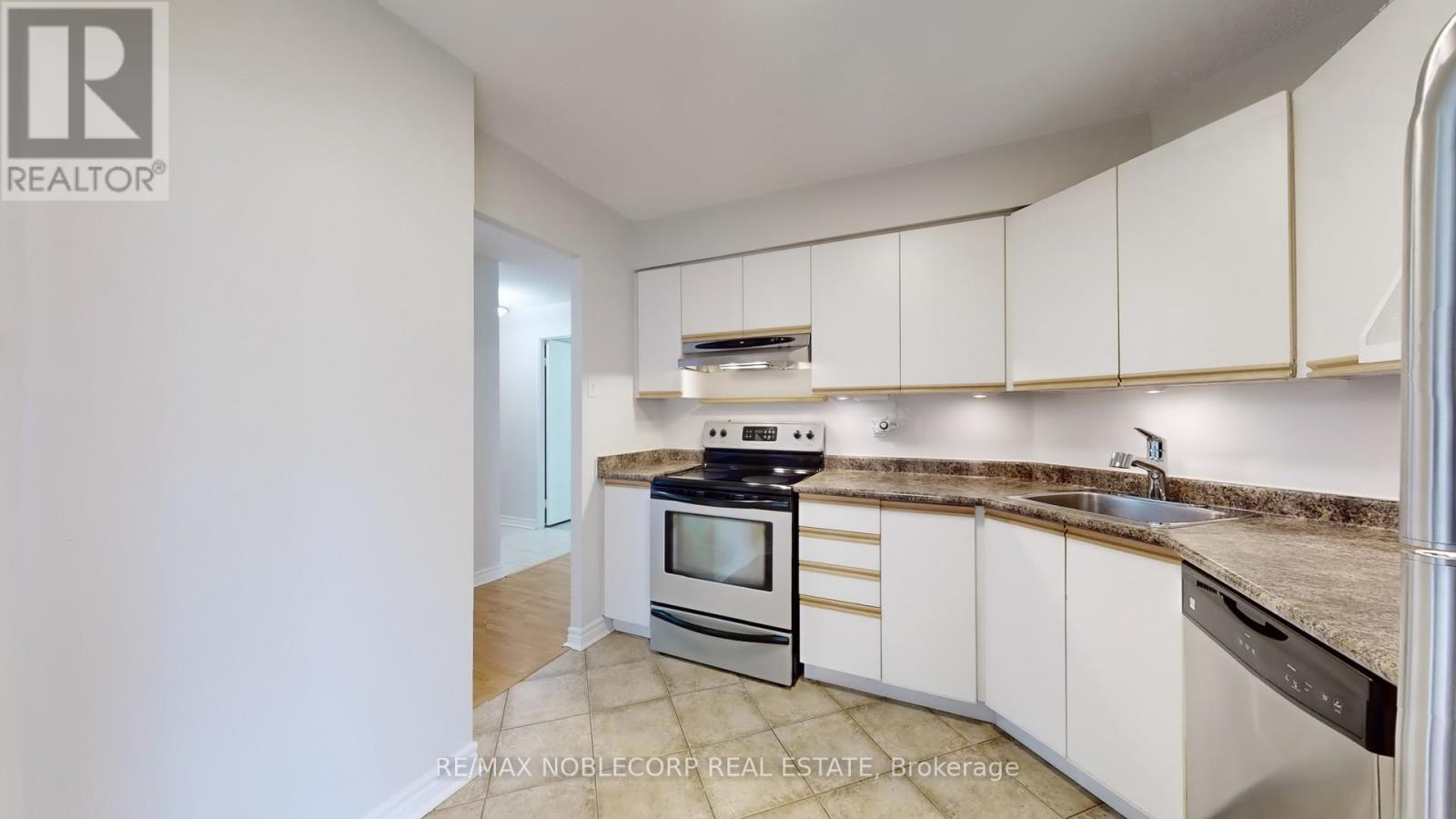 41 Markbrook Lane — photo 8
