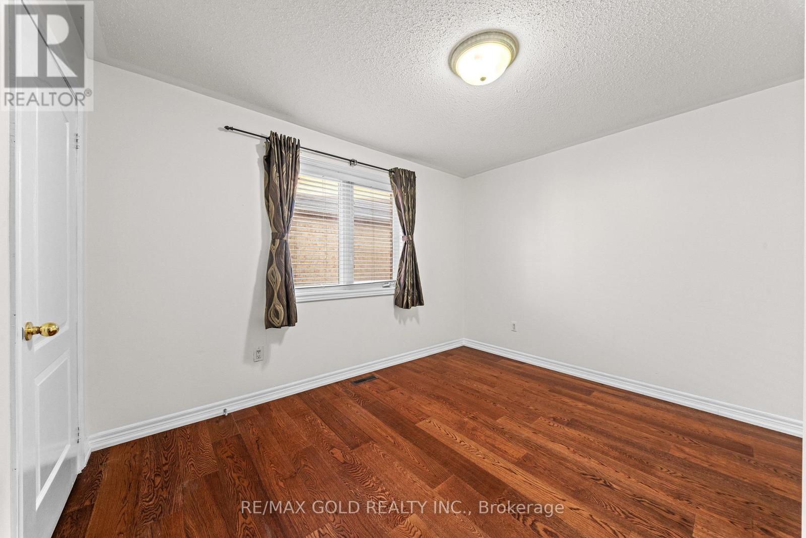 11 Maple Valley Street, Brampton, ON photo 18