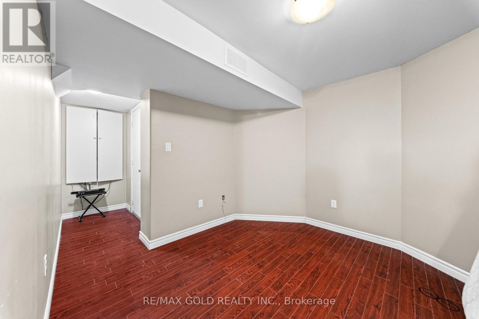 11 Maple Valley Street, Brampton, ON photo 21