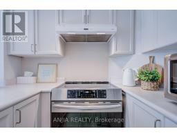 2011 - 8 Park Road, Toronto, ON M4W3S5 Photo 9