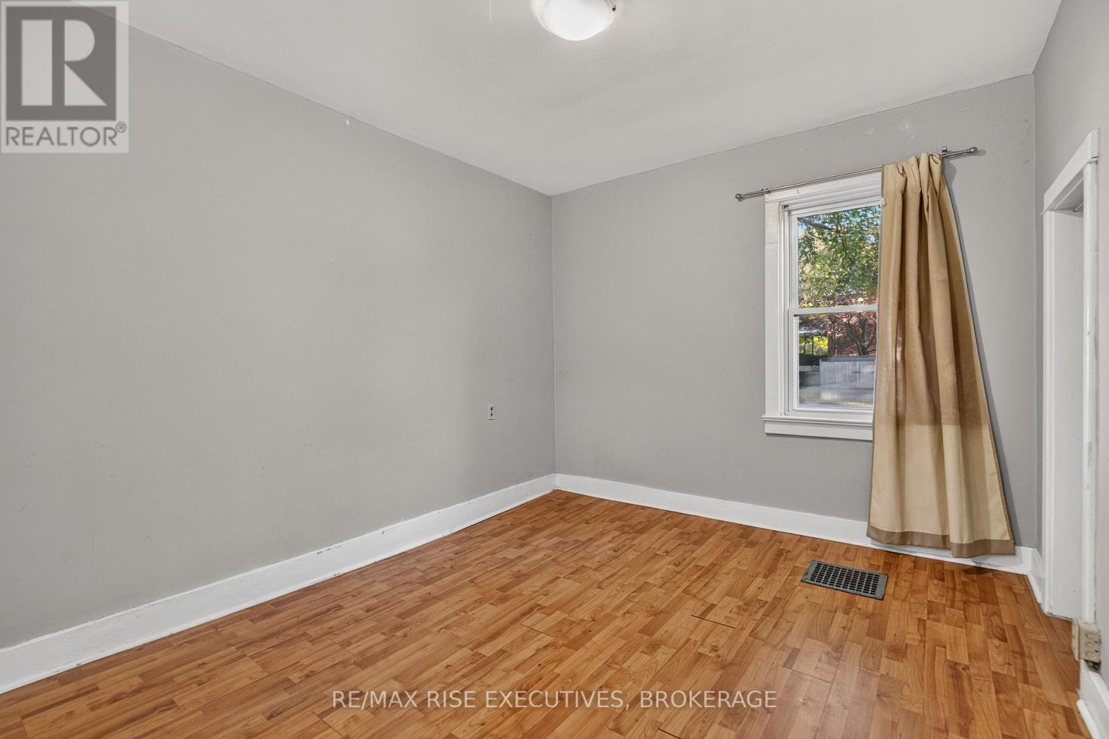 273 COLLEGE STREET - Image 18
