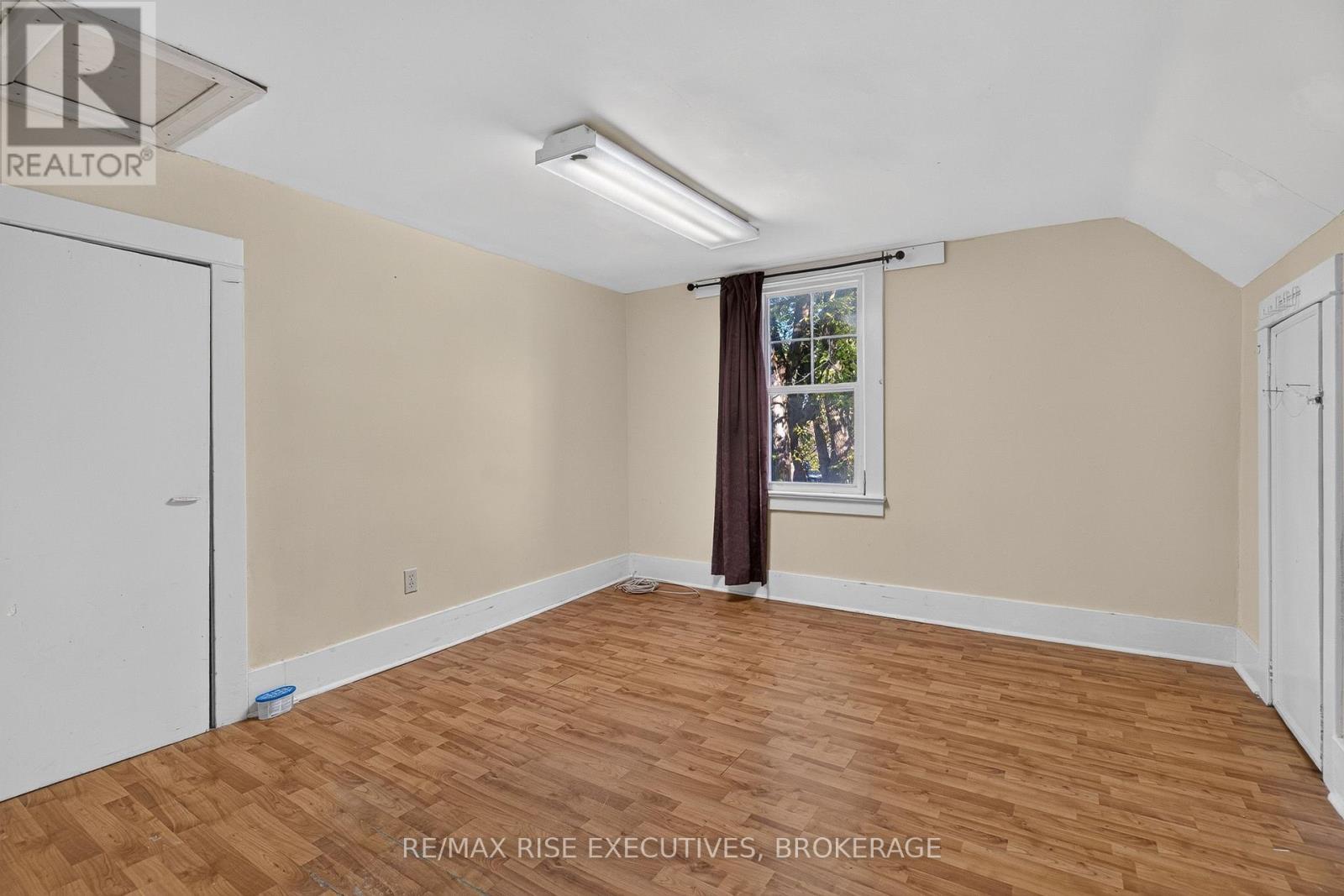 273 COLLEGE STREET - 23