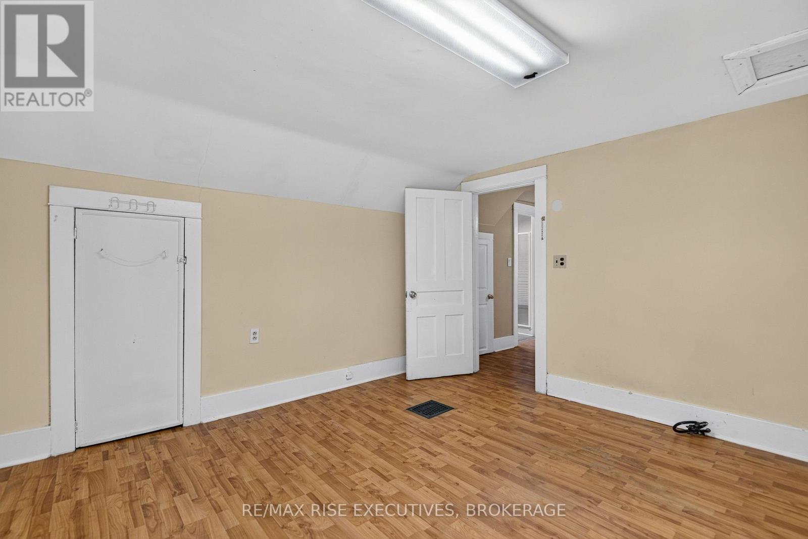 273 COLLEGE STREET - 24