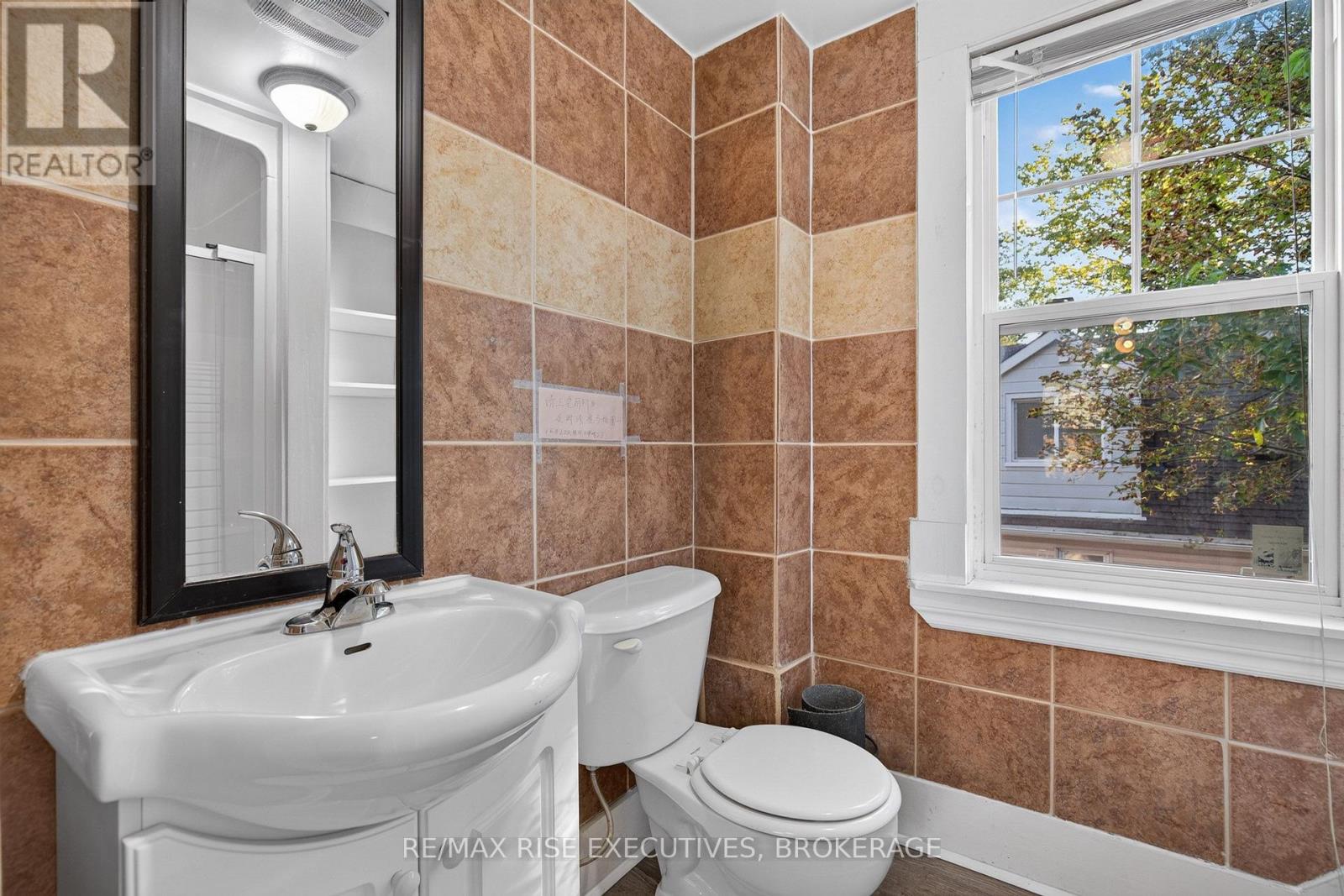 273 COLLEGE STREET - Image 30