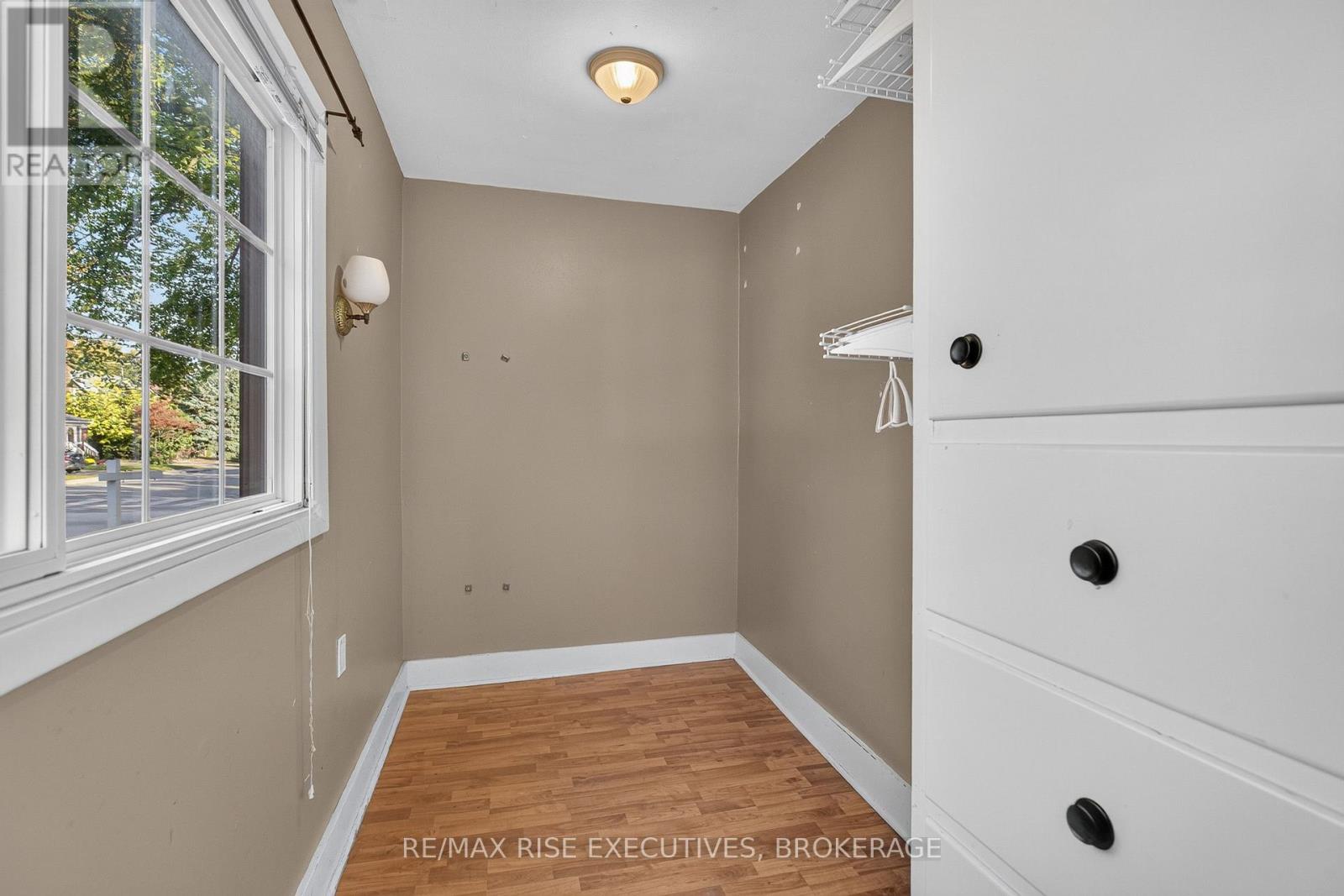 273 COLLEGE STREET - 7