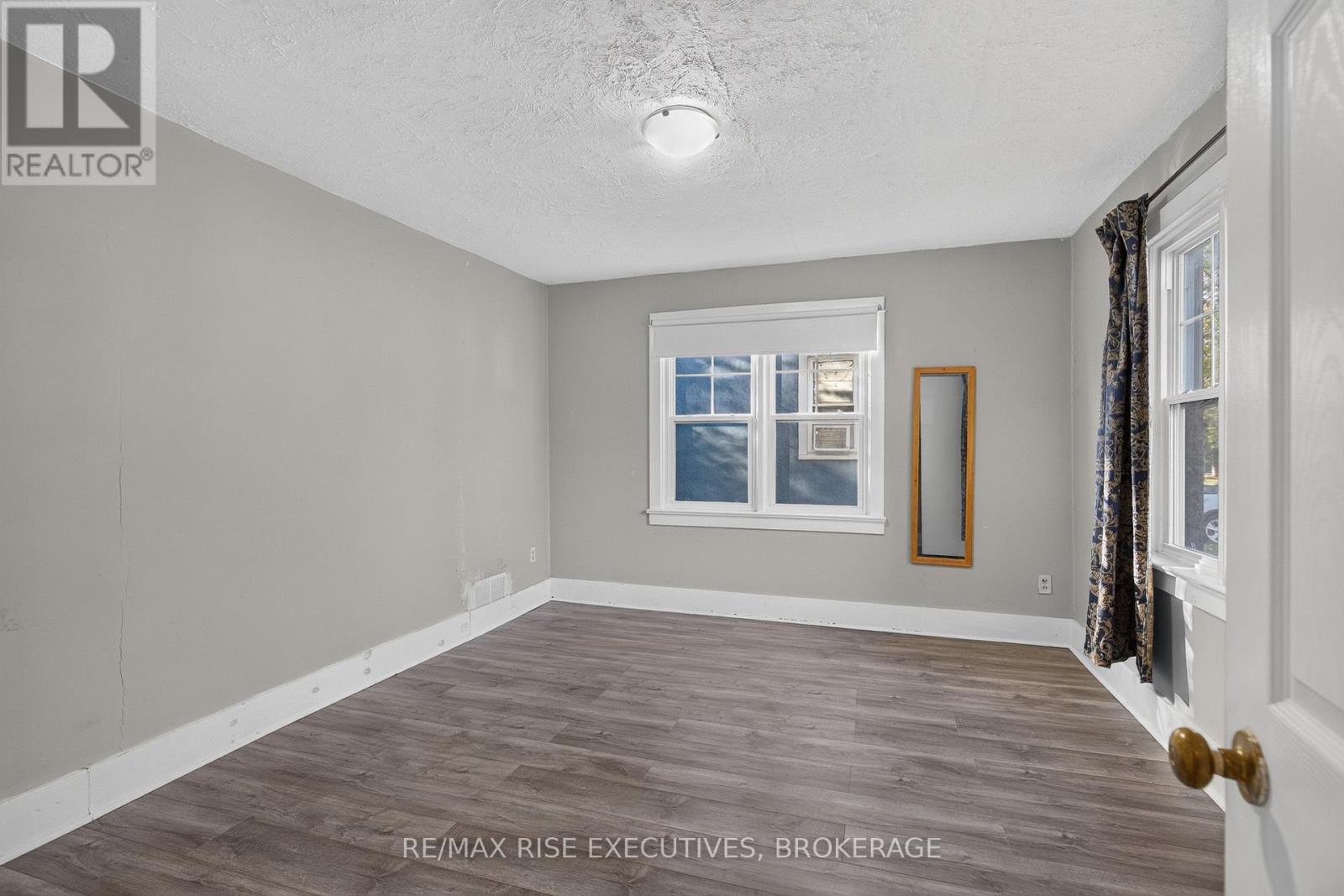 273 COLLEGE STREET - 9