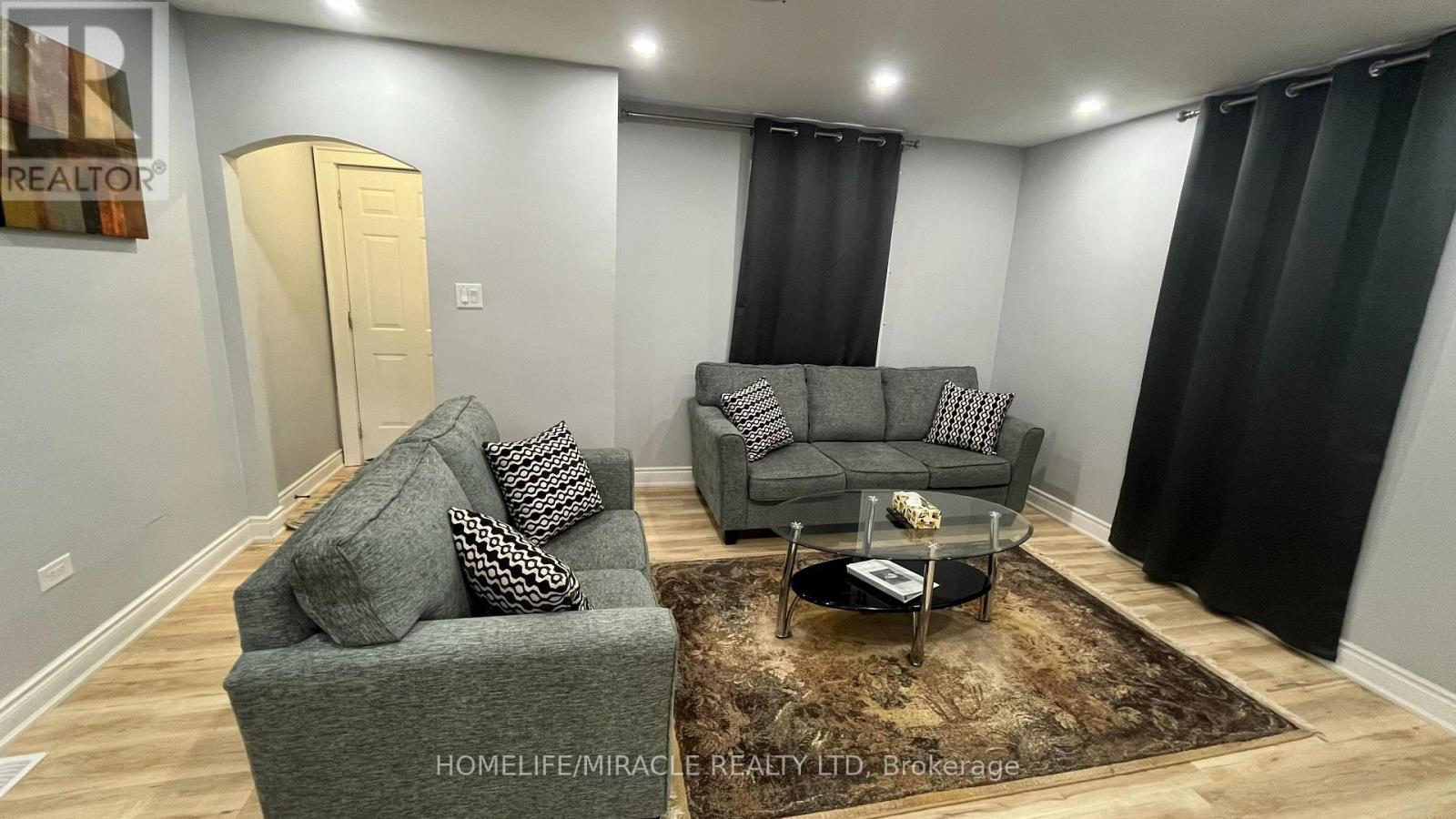 5659 Robinson Street, Niagara Falls, ON photo 7