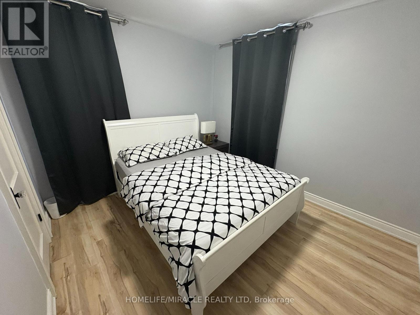 5659 Robinson Street, Niagara Falls, ON photo 9