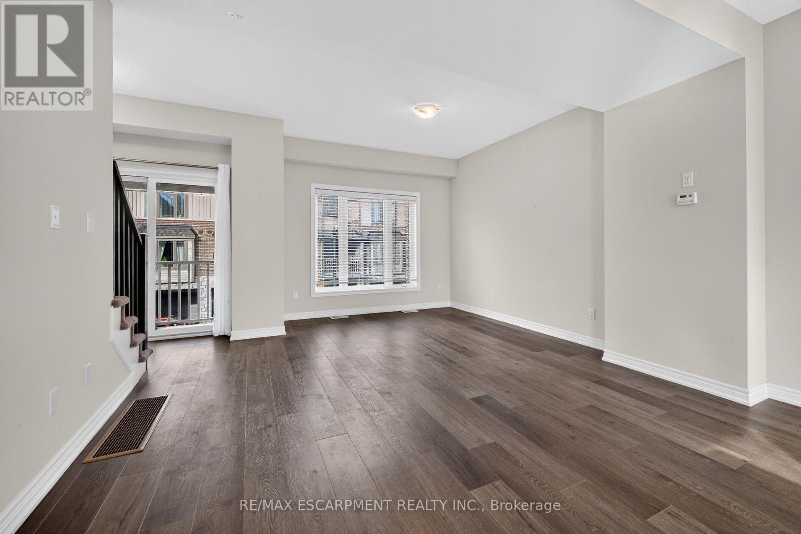 #51 19 PICARDY DRIVE - 21