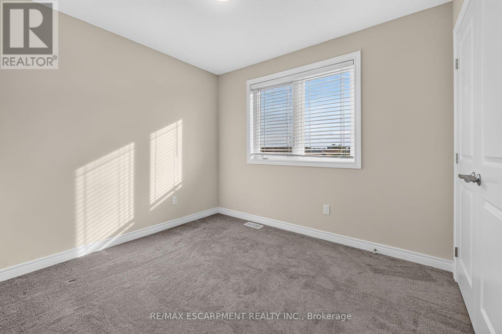 #51 19 PICARDY DRIVE - 37