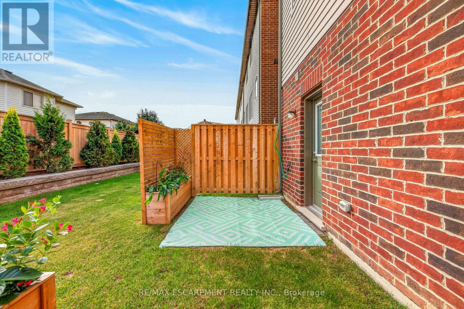 #51 19 PICARDY DRIVE - 42