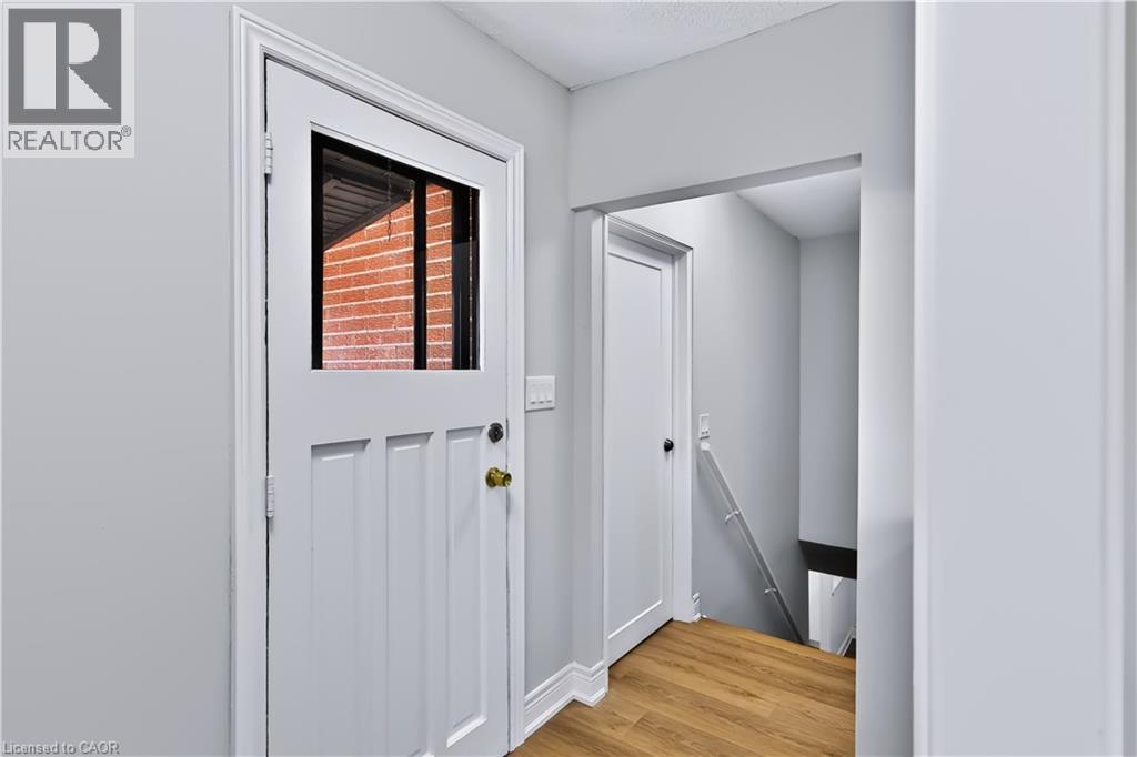 38 DEERHURST Road - 18