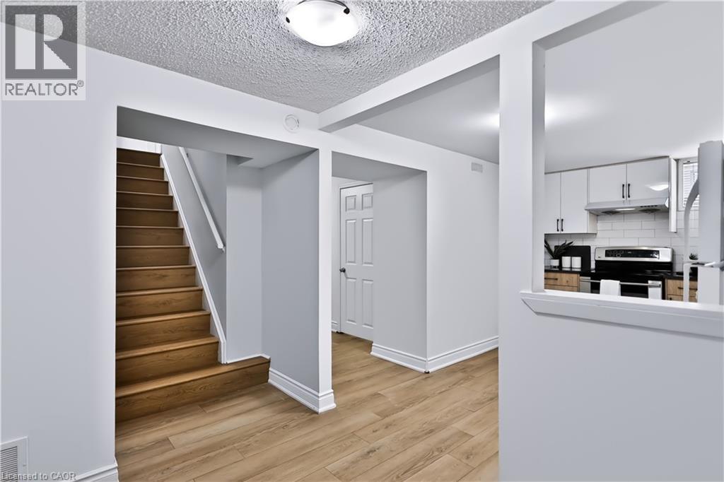 38 DEERHURST Road - 19
