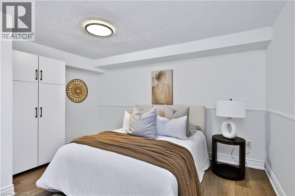 38 DEERHURST Road - 27