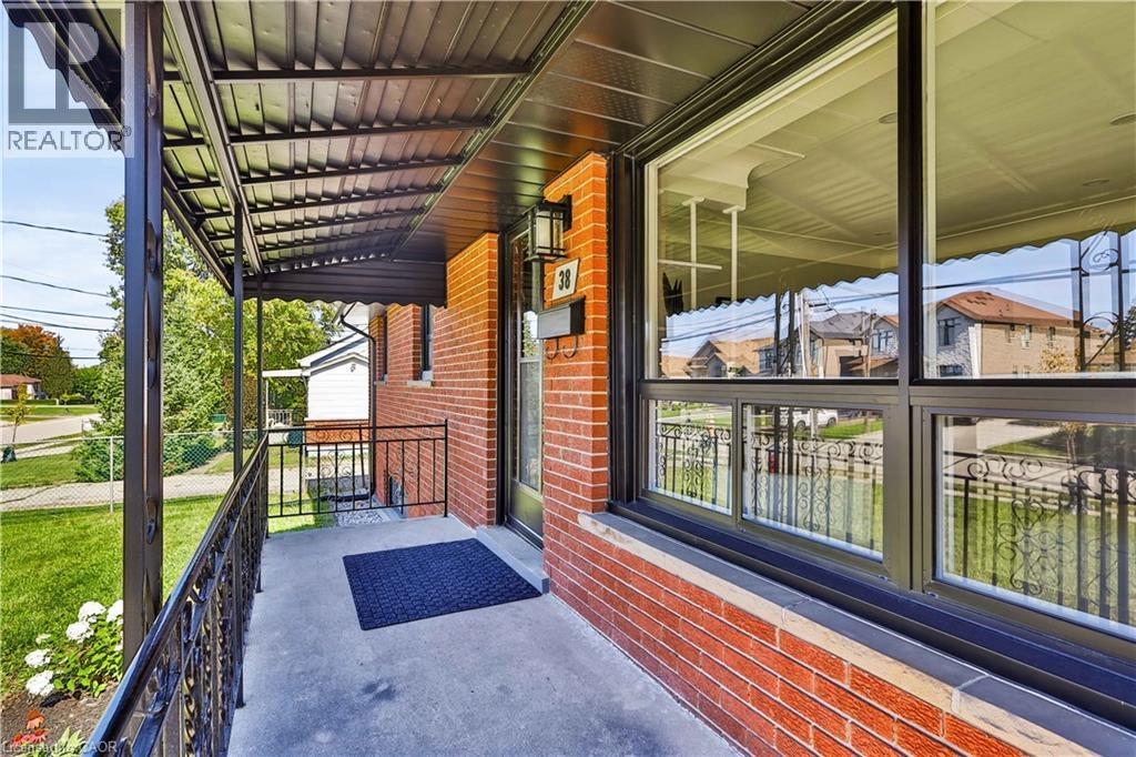 38 DEERHURST Road - 3