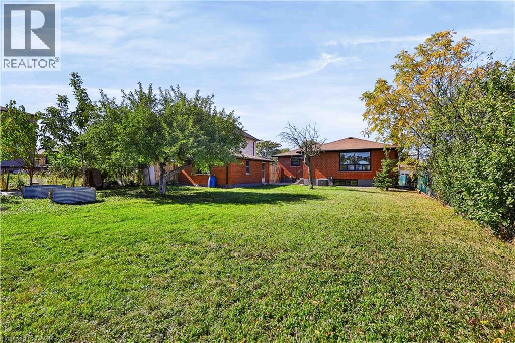 38 DEERHURST Road - 32