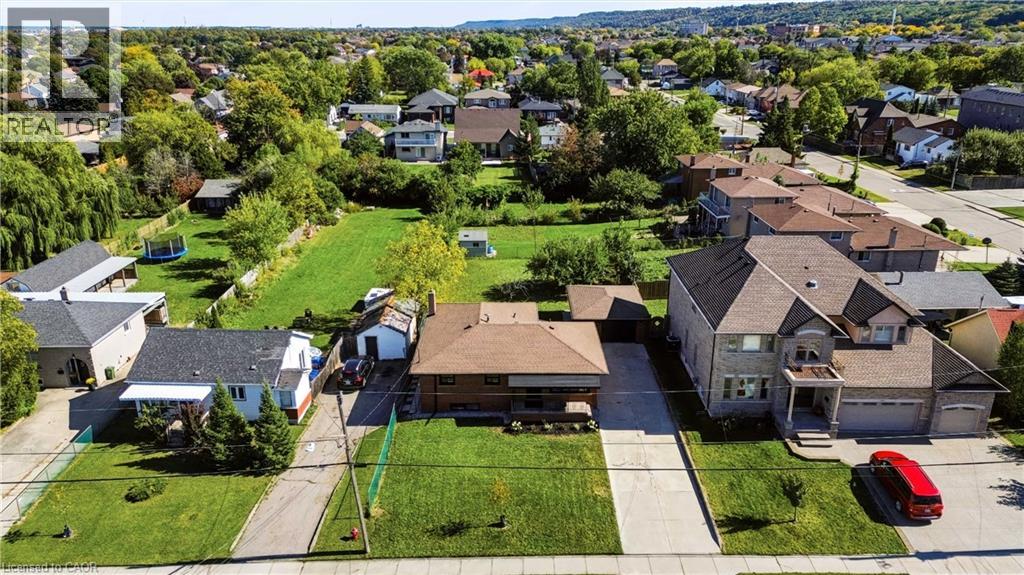 38 DEERHURST Road - 35