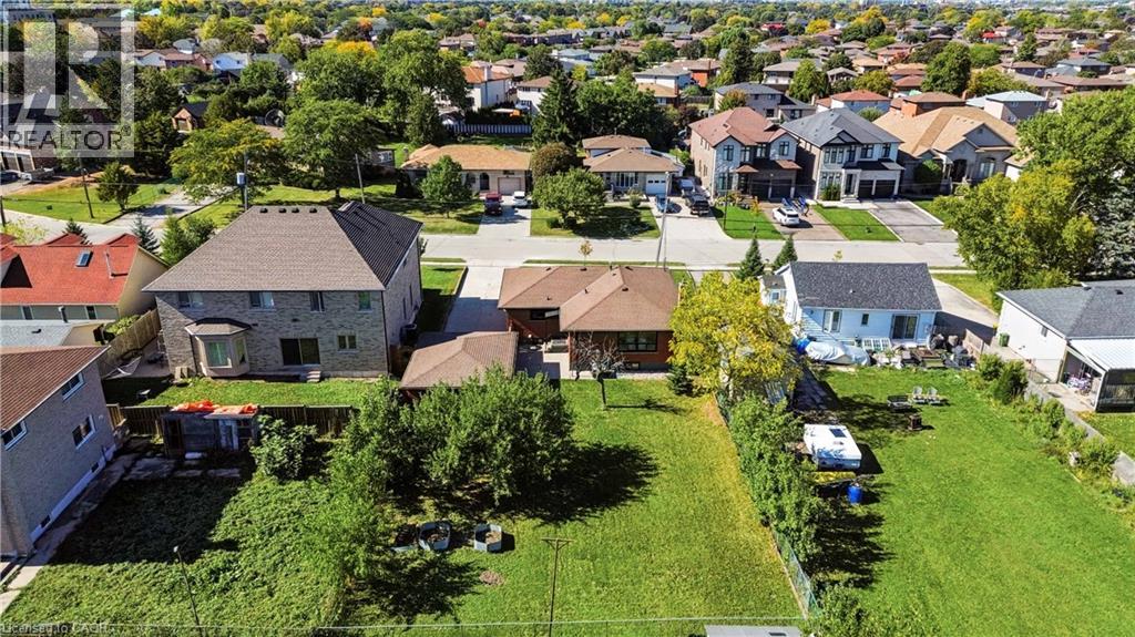 38 DEERHURST Road - 36