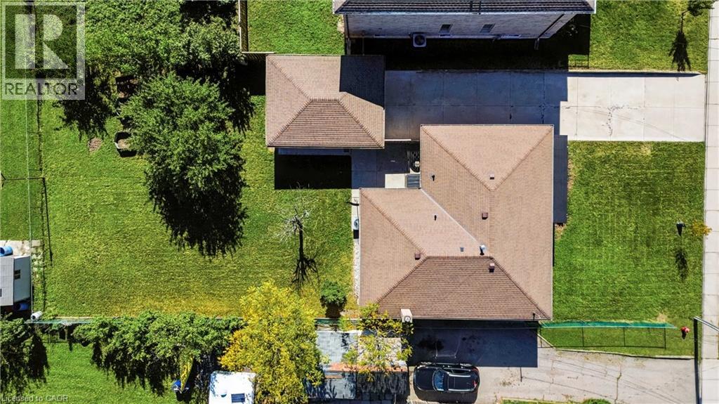 38 DEERHURST Road - 37