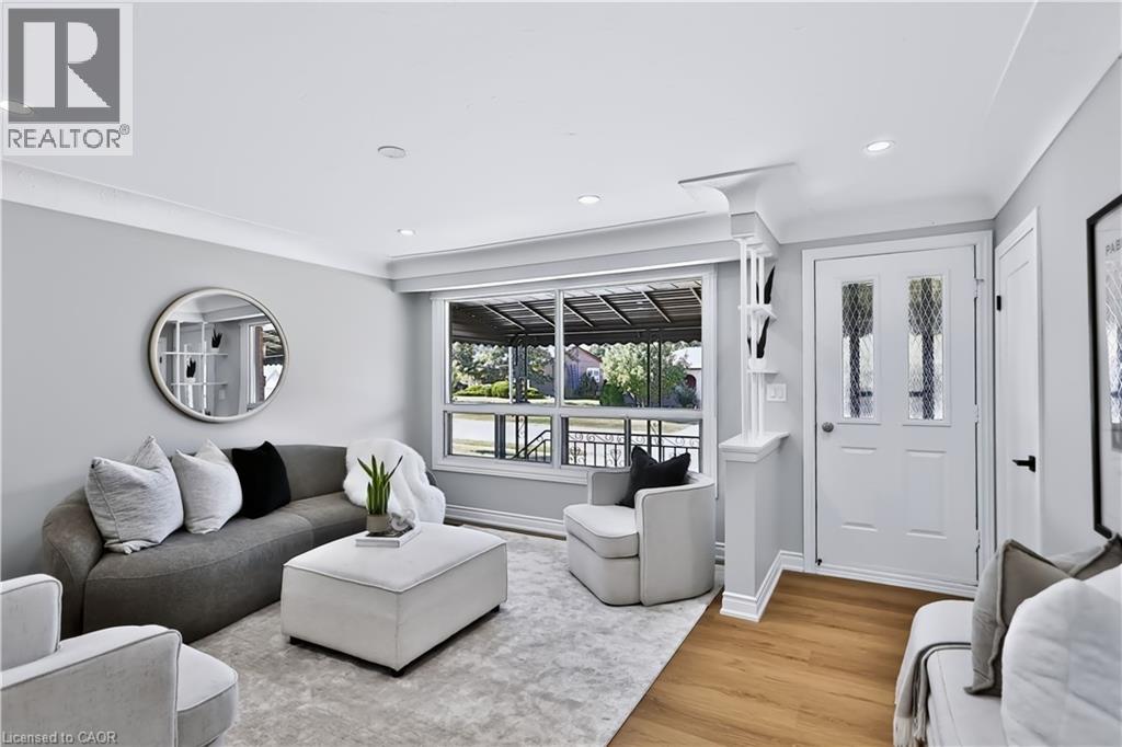 38 DEERHURST Road - 4