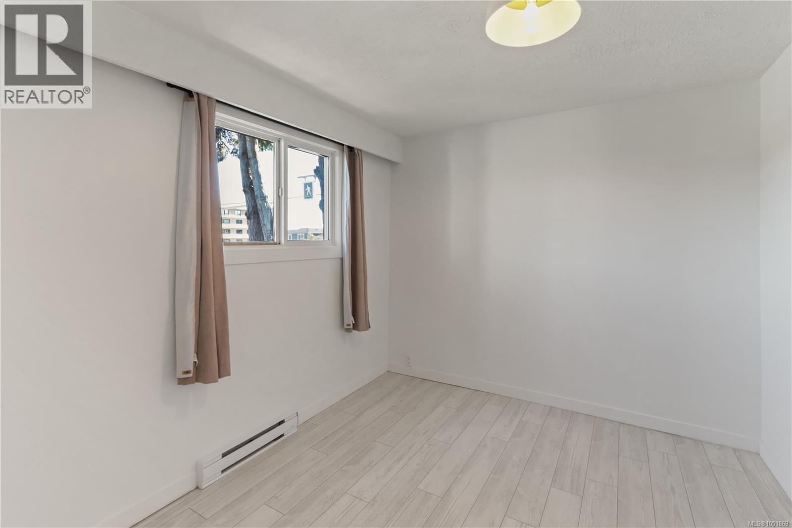425 Stewart Ave - 10