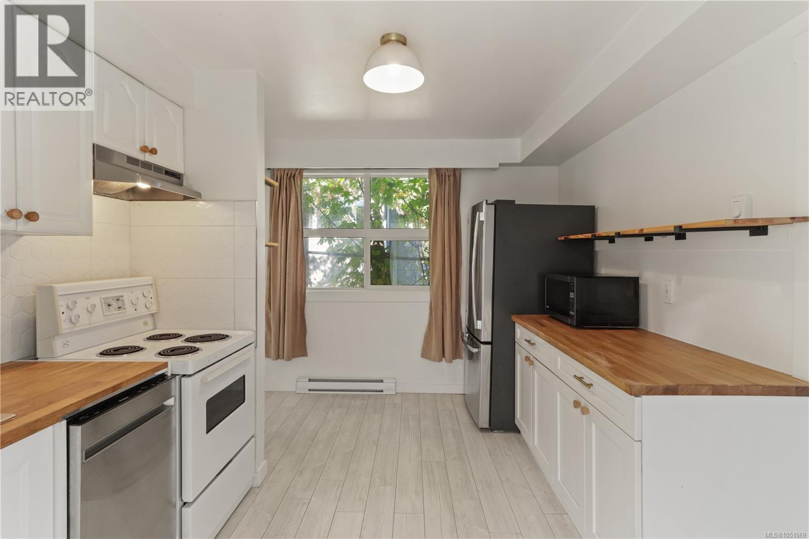 425 Stewart Ave, Nanaimo
