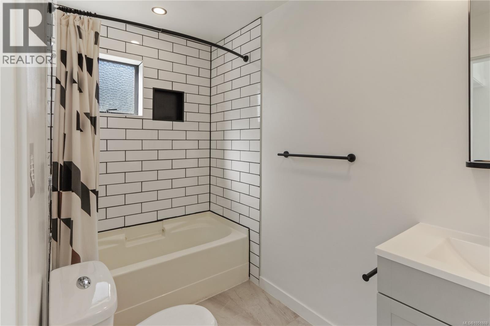 425 Stewart Ave - 19