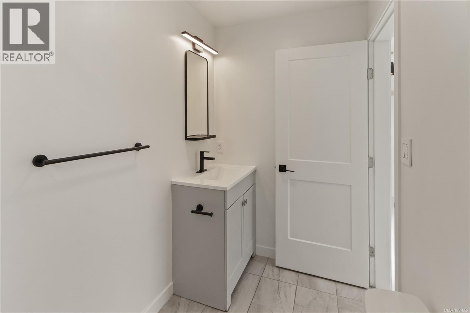 425 Stewart Ave - 22