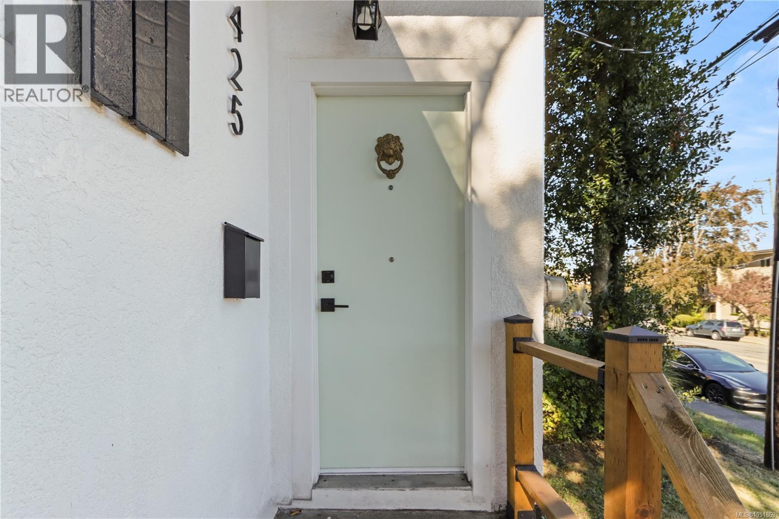 425 Stewart Ave, Nanaimo British Columbia