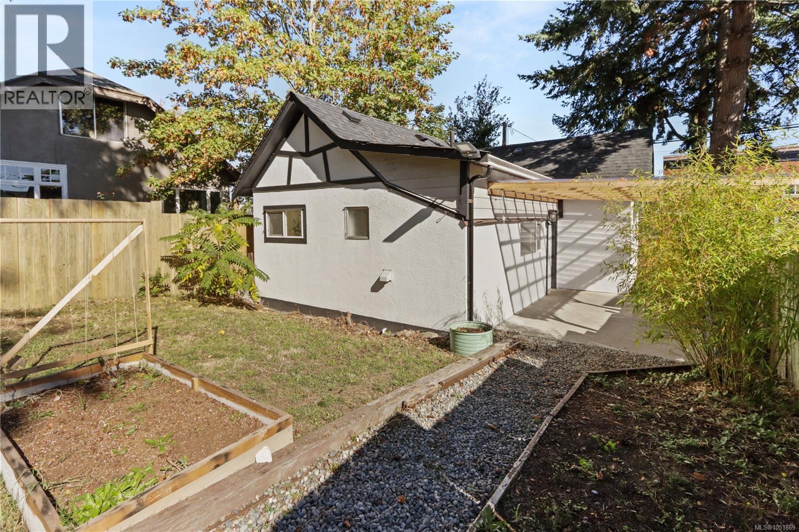 425 Stewart Ave - 35