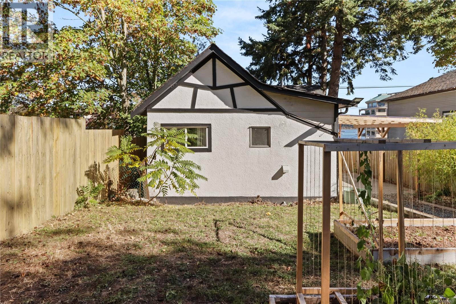 425 Stewart Ave - 36