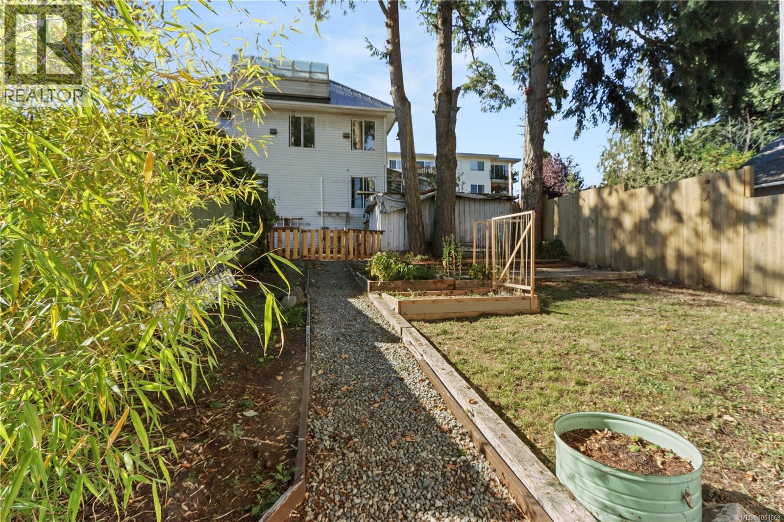 425 Stewart Ave, Nanaimo