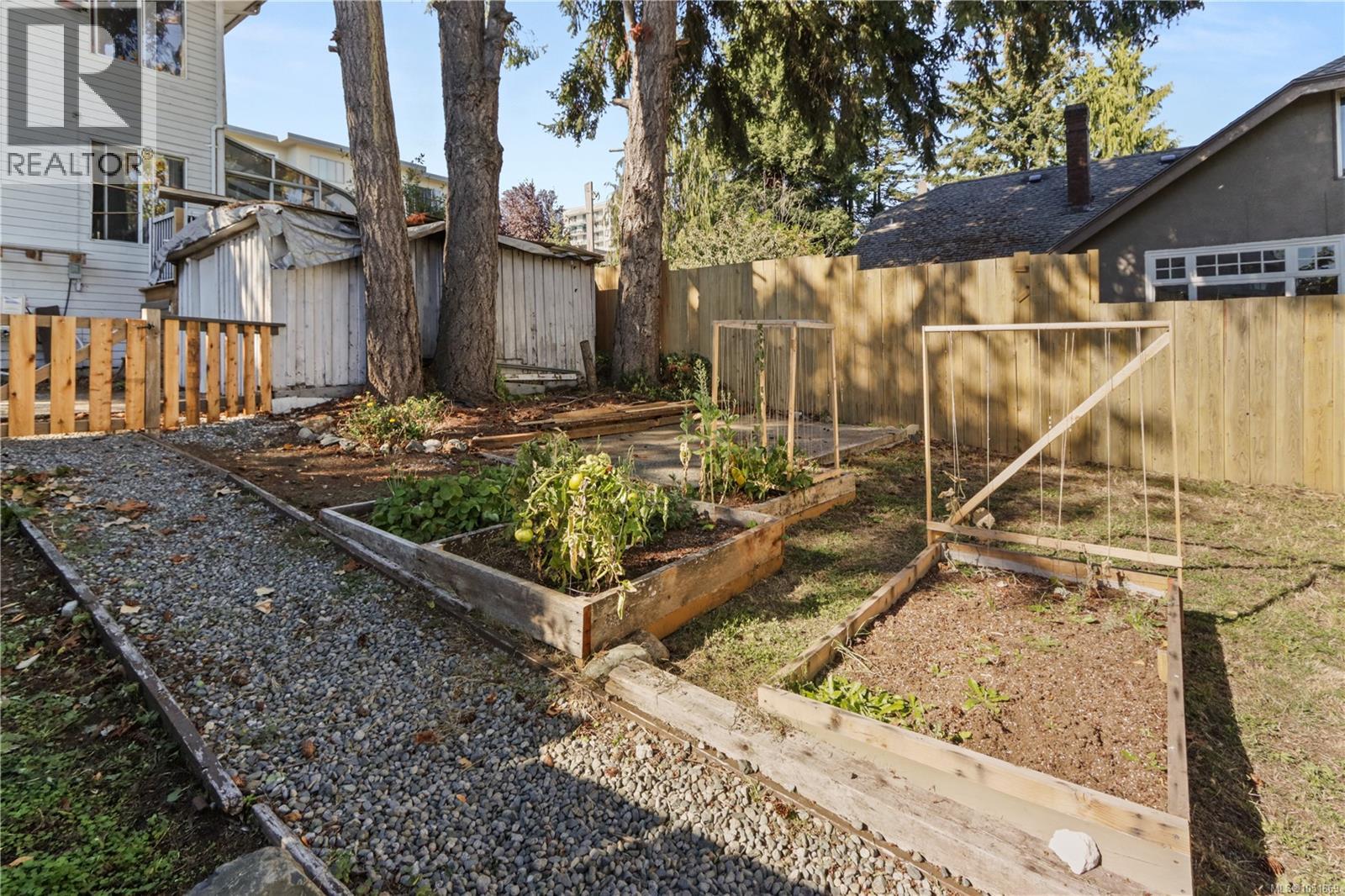 425 Stewart Ave, Nanaimo